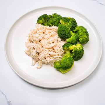 Shredded Chicken Breast (6oz), Steamed Broccoli (4oz)
