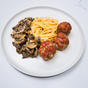 Tomato Turkey Meatballs (6oz), Veggie Pasta (4oz), Roasted Mushrooms (4oz)